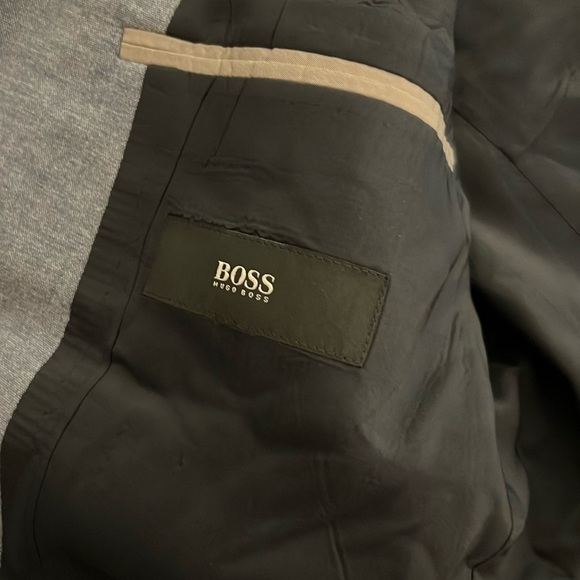 Hugo Boss men’s blue wool and cotton blazer. 40R - Picture 4 of 5